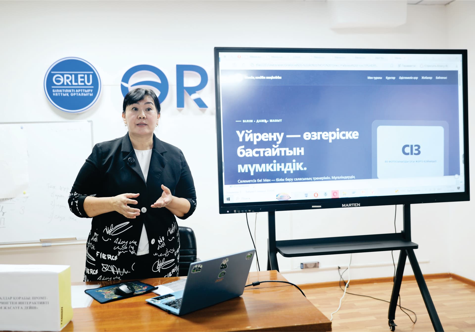 ӨРЛЕУ-TRAINER: ПЕРСОНАЛИЗИРОВАННОЕ ОБУЧЕНИЕ С ПОМОЩЬЮ ИСКУССТВЕННОГО ИНТЕЛЛЕКТА И СТРУКТУРЫ ПРОМПТОВ