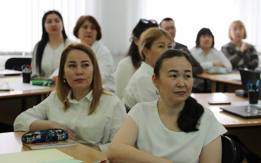 Национальный центр повышения квалификации «Өрлеу» Министерства просвещения Республики Казахстан провёл республиканский онлайн семинар-тренинг «Конституция: человеческий капитал. Адал азамат»